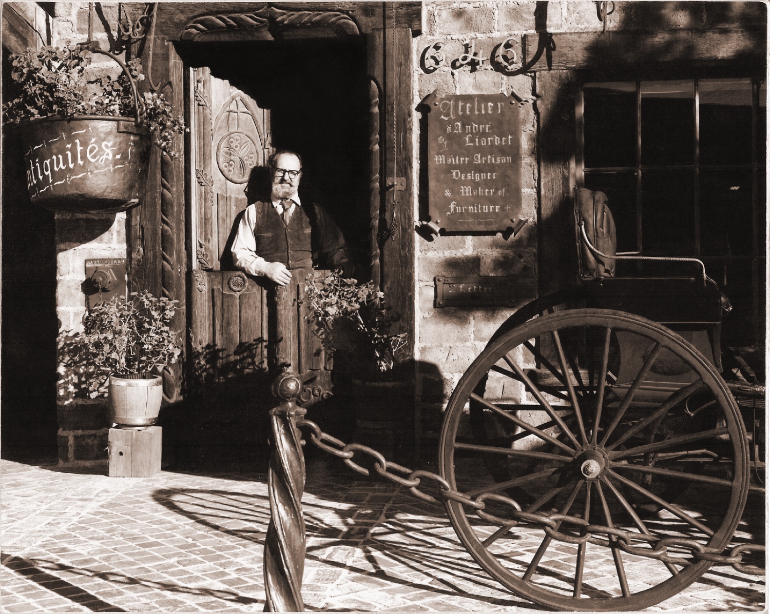 The atelier of André Liardet, Maître Artisan, in the European old-world tradition